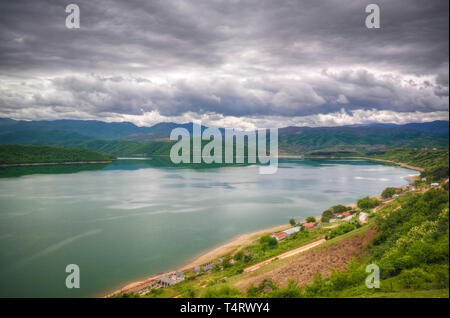 Antenna vista panoramica al Lago esclude in Nord Macedonia Foto Stock