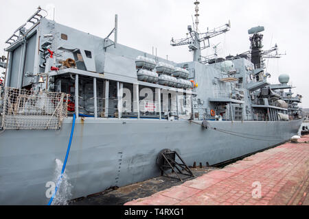 Cherbourg, Francia - 26 agosto 2018: HMS Northumberland è un tipo 23 fregate della Royal Navy nel porto di Cherbourg-Octeville. La Normandia, Francia Foto Stock