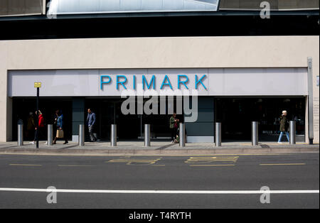 Primark store, centro della città di Birmingham, Inghilterra, Regno Unito Foto Stock