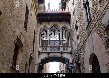 Vescovo il ponte (El Pont del Bisbe) nel Quartiere Gotico di Barcellona, Spagna Foto Stock