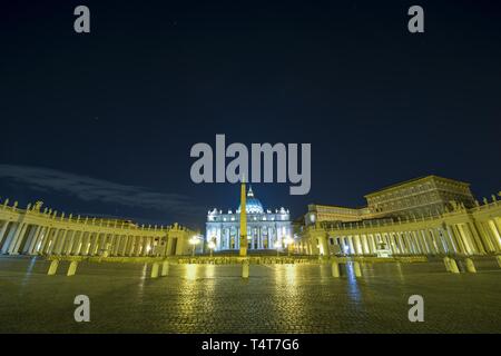 Cattedrale Petersdom, Città del Vaticano, di notte, Roma, Italia Foto Stock