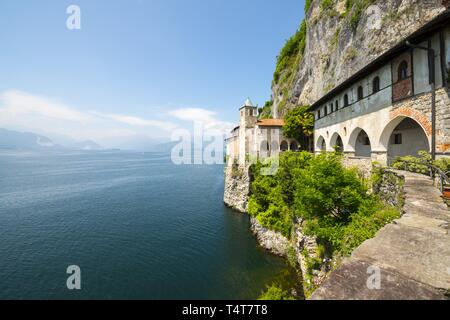 Eremo di Santa Caterina del Sasso, Lago Maggiore, Lombardia, Italia Foto Stock