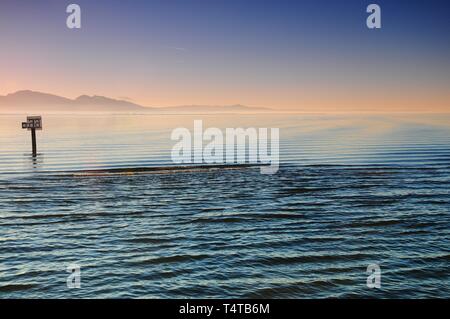 Tramonto sul lago di Costanza in Lochau, Germania, Europa Foto Stock