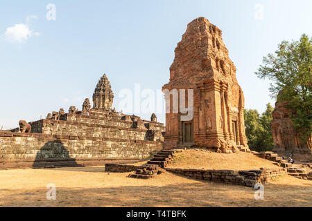 Bakong antico tempio indù vicino a Siem Reap e Angkor Wat area archeologica in Cambogia Foto Stock