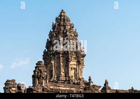 Bakong antico tempio indù vicino a Siem Reap e Angkor Wat area archeologica in Cambogia Foto Stock