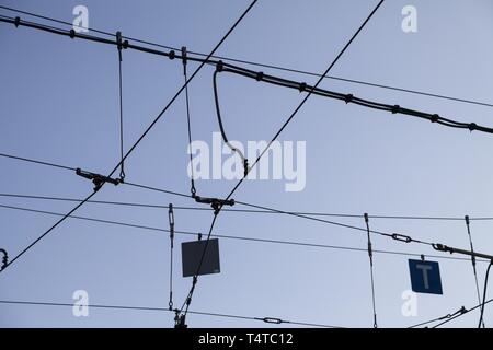 Linea aerea di una ferrovia elettrica, Germania, Europa Foto Stock