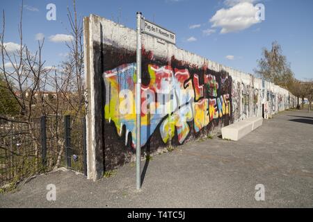 I resti del muro di Berlino, luogo del 9 novembre 1989, Berlino, Germania, Europa Foto Stock