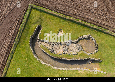 Veduta aerea della Casa della Terra di Ardestie, Monifieth, Angus, Scozia Foto Stock