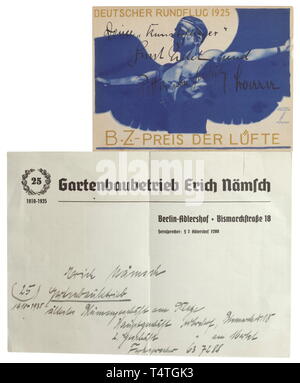 Una dedizione cartolina da piloti leggendari della I Guerra Mondiale di ex pilota Erich Nämsch, 1925. Cartolina colore 'Deutscher Rundflug 1925' con dedizione di retromarcia da Franz Immelmann (fratello di Max Immelmann) 'Herrn Nämsch, dem Kameraden meines Bruders zur Erinnerung Franz Immelmann' (tr. "Herr Nämsch, compagno di mio fratello in ricordo, Franz Immelmann') al di sotto del quale in matita piombo, matita indelebile o inchiostro sono gli autografi di Gustav Kastner-Kirdorf, Günter Korten, Erhard Milch, Lothar von Richthofen, Hugo Sperrle, Emil Zenetti, Harry von Bülow, Kurt Student, Ernst Ud, Editorial-Use-solo Foto Stock