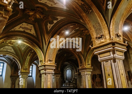 Le colonne della cripta della Basilica Cattedrale di San Sabino a Bari. Foto Stock