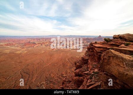 Immagine dal punto panoramico, una bella scenic, posizione remota nel labirinto del distretto di Parco Nazionale di Canyonlands, Wayne County, Utah, Stati Uniti d'America. Foto Stock