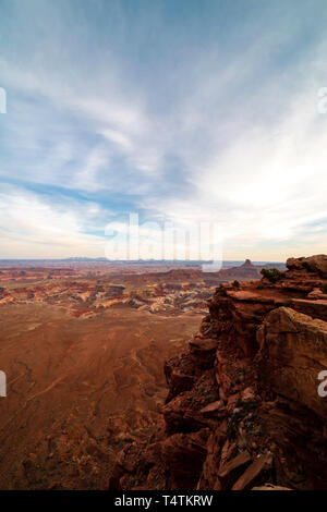 Immagine dal punto panoramico, una bella scenic, posizione remota nel labirinto del distretto di Parco Nazionale di Canyonlands, Wayne County, Utah, Stati Uniti d'America. Foto Stock