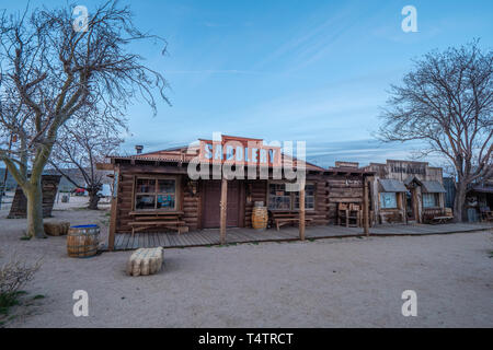 Famoso Pioneertown in California la sera - CALIFORNIA, STATI UNITI D'America - 18 Marzo 2019 Foto Stock