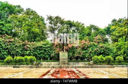 Statua di Vladimir Lenin in un parco ad Hanoi, capitale del Vietnam Foto Stock