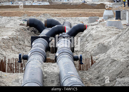 Posa in opera di un nuovo gasdotto di energia. Il lavoro sulla costruzione della tubazione. Foto Stock