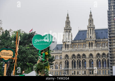 Vienna, Austria Steiermarkdorf molla della Stiria Rathausplatz Festival.a Steiermark-Frühling regioni austriache & venditori ambulanti con cibo & offerta turistica Foto Stock