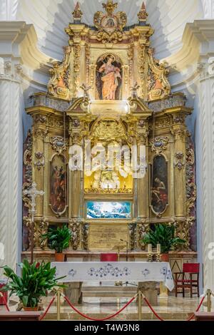 Retablo del sindaco di altare, 1720, obra de Gaspar ms, estilo barroco, Parroquia de Sant Bartomeu , iniciada en 1235 con el nombre de la Iglesia de Santa María, Valldemossa, Maiorca, isole Baleari, Spagna. Foto Stock