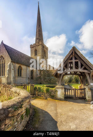 Giles chiesa nel villaggio di Bredon, Worcestershire. Inghilterra Foto Stock