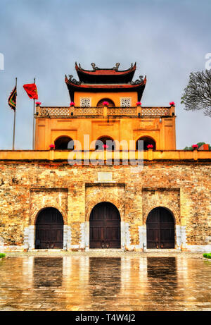 Doan Mon, il cancello principale di Thang Long cittadella imperiale di Hanoi, Vietnam Foto Stock