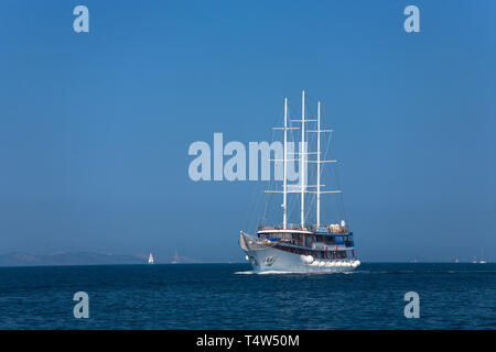 La piccola nave da crociera "Princeza Diana' Murtersko in più, Sebenico-Knin, Croazia Foto Stock