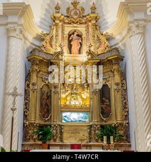 Retablo del sindaco di altare, 1720, obra de Gaspar ms, estilo barroco, Parroquia de Sant Bartomeu , iniciada en 1235 con el nombre de la Iglesia de Santa María, Valldemossa, Maiorca, isole Baleari, Spagna. Foto Stock