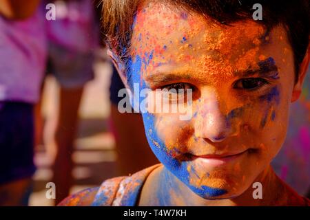 Fiesta Holi infantil, Llucmajor, Maiorca, isole Baleari, Spagna. Foto Stock