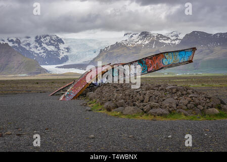 Rovine del distrutto ponte Skeidara monumento vicino a Skaftafell national park in Islanda Foto Stock