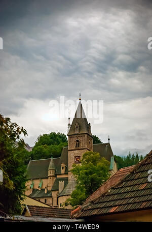 Eisenerz e la Pfarrkirche St. Oswald, la più grande chiesa fortificata in Stiria Foto Stock