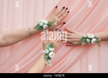 Bellissimi fiori artificiali intese con colori vivaci e di aspetto naturale. Foto Stock