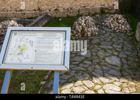 Parco archeologico di Scarbantia, Sopron, Ungheria. Antico romano 4 ° secolo resti della Via Ambra e gli edifici Foto Stock