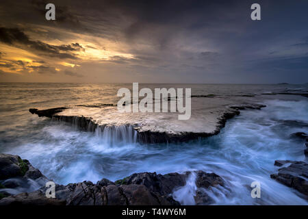 Cascate in mezzo all'oceano. In Hang Rai in Chua mountain resort Foto Stock