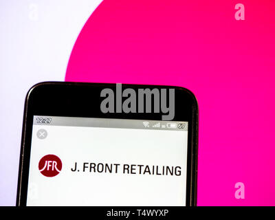 In questa foto illustrazione un J. Front Retailing Co., Ltd. visto visualizzata su uno smart phone Foto Stock