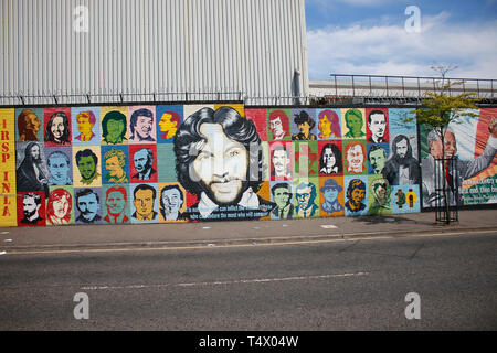 Portrait von Nelson Mandela - Impressionen: Parete Internazionale di Belfast, Nordirland/ Irlanda del Nord (nur fuer redaktionelle Verwendung. Keine Werbun Foto Stock