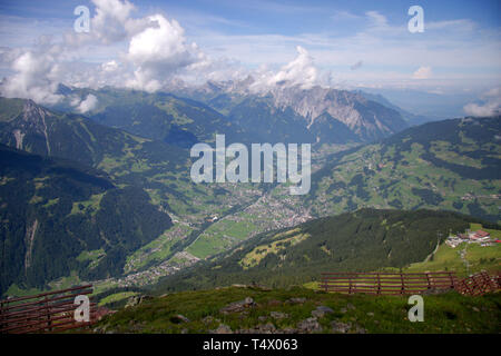 Luftbild: Schruns, Montafon, Vorarlberg, Oesterreich. Foto Stock