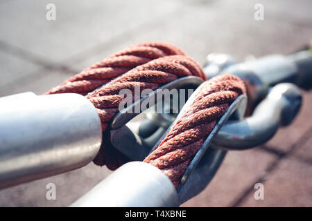 Close up di metallo di affrontare con funi Foto Stock