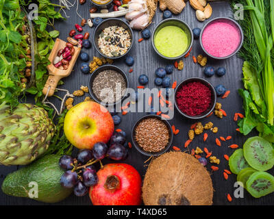 Il dıabete super alimentazione, nutrizione e cibo antiossidante su sfondo di legno, Super Foto Stock