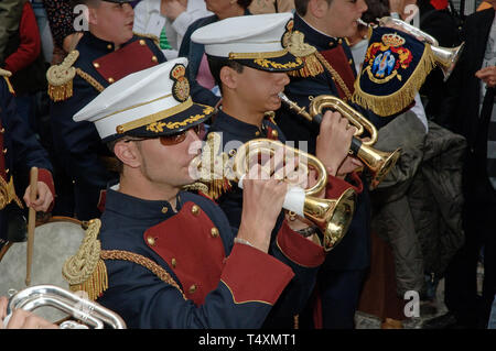 La Settimana Santa. La Fraternità di La Palma. Banda musicale (corni e tamburi). Cadice. Regione dell'Andalusia. Spagna. Europa Foto Stock