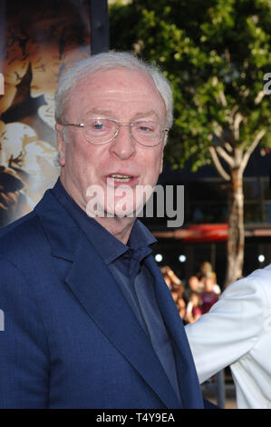 LOS ANGELES, CA. Giugno 06, 2005: Attore Michael Caine presso il Los Angeles premiere del suo nuovo film Batman Begins. © 2005 Paul Smith / Featureflash Foto Stock