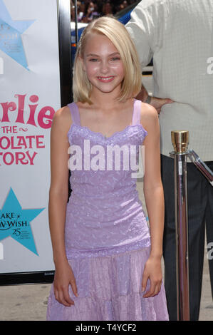 LOS ANGELES, CA. Luglio 10, 2005: attrice ANNASOPHIA ROBB presso il world premiere in Hollywood, del suo nuovo film Charlie e la fabbrica di cioccolato. © 2005 Paul Smith / Featureflash Foto Stock