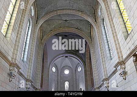 Interno della chiesa nel monastero dei monaci silenziosi a Latrun, Israele Foto Stock