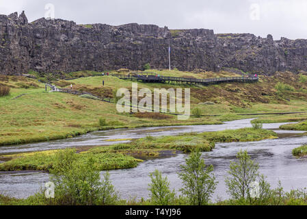 Logberg - Diritto di Rock e Oxara river a Thingvellir National Park nel sud-ovest dell'Islanda Foto Stock