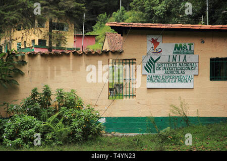 Merida, Venezuela - Agosto 14, 2017: Vista di Instutitue nazionale di ricerca in agricoltura in La Mucuy regione. Foto Stock