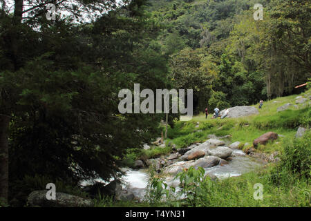 Merida, Venezuela - Agosto 14, 2017: i membri della famiglia nel loro tempo libero al Parco Nazionale della Sierra Nevada. Foto Stock