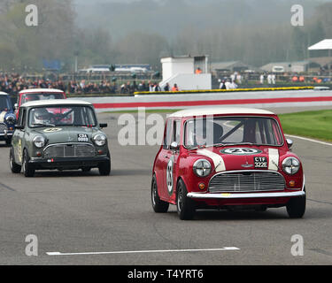 Ron Maydon, Austin Mini Cooper S, Betty Richmond Trophy finale, Mini berline, 77th Assemblea dei Soci, Goodwood, West Sussex, in Inghilterra, aprile 2019, Autospo Foto Stock