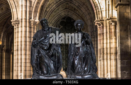 SAINT-DENIS, Francia - 12 Febbraio 2015 : Recumbent statua di Caterina de' Medici nella basilica di saint-denis, necropoli di monarchi francesi, Februar Foto Stock