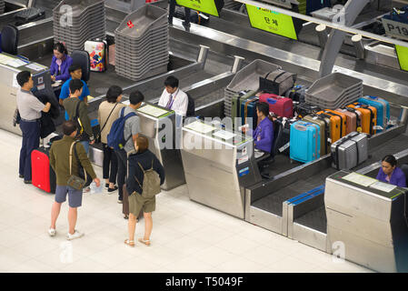 BANGKOK, Tailandia - 04 gennaio 2019: il check-in per i passeggeri in aeroporto di Suvarnabhumi Foto Stock