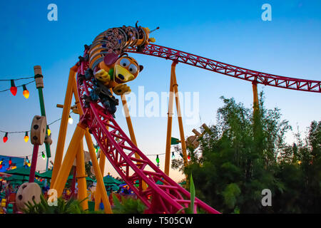 Orlando, Florida, 27 marzo 2019. Slinky Dog Dash rollercoaster in terra Toystory agli Studios di Hollywood in Walt Disney World (1) Foto Stock