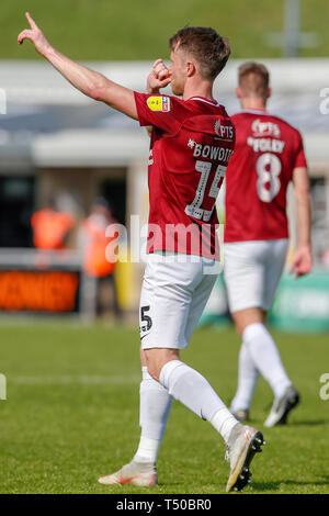 Northampton, Regno Unito. 19 apr 2019. Dean Bowditch celebra dopo il punteggio per Northampton Town, per prendere il filo rendendolo 1 - 0 contro il Macclesfield Town, durante il cielo scommettere League 2 match tra Northampton Town e Macclesfield Town al PTS Academy Stadium, Northampton venerdì 19 aprile 2019. Nessun uso in scommesse, giochi o un singolo giocatore/club/league pubblicazioni. Credito: MI News & Sport /Alamy Live News Foto Stock