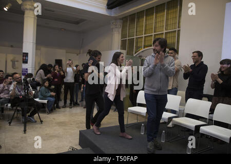 Madrid, Spagna. Xix Apr, 2019. Isabel Serra, Alberto-RodrÃ guez, Irene Montero e Rafael Mayoral sono visto arrivare a partecipare all'evento.caso di Podemos partito con i giovani al di sotto lo slogan " Il futuro è nostro'' per parlare di problemi dei giovani come il pagamento di tasse universitarie, la mancanza di lavoro, precarization di lavori con ''mini posti di lavoro'' o falsi autonomi, accesso agli alloggi, ecc. L evento è stato frequentato da giovani rappresentanti provenienti da tutta la Spagna che hanno chiesto i membri del Congresso degli Stati Uniti Irene Montero, Alberto-RodrÃ guez e Rafae Mayoral e il candidato per la presidenza della Com Foto Stock