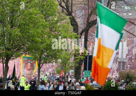 Falls Road, Belfast, Regno Unito. Xix Apr, 2019. Presidente dell'Irlanda Michael D Higgins apre ufficialmente la nuova James Connolly centro sul Falls Road Credito: Bonzo Alamy/Live News Foto Stock